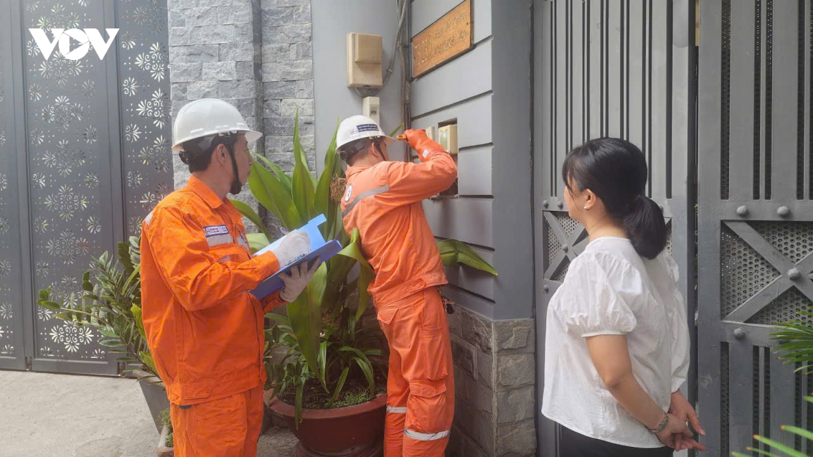 EVNHCMC khuyến cáo khách hàng sử dụng điện tiết kiệm trong cao điểm nắng nóng