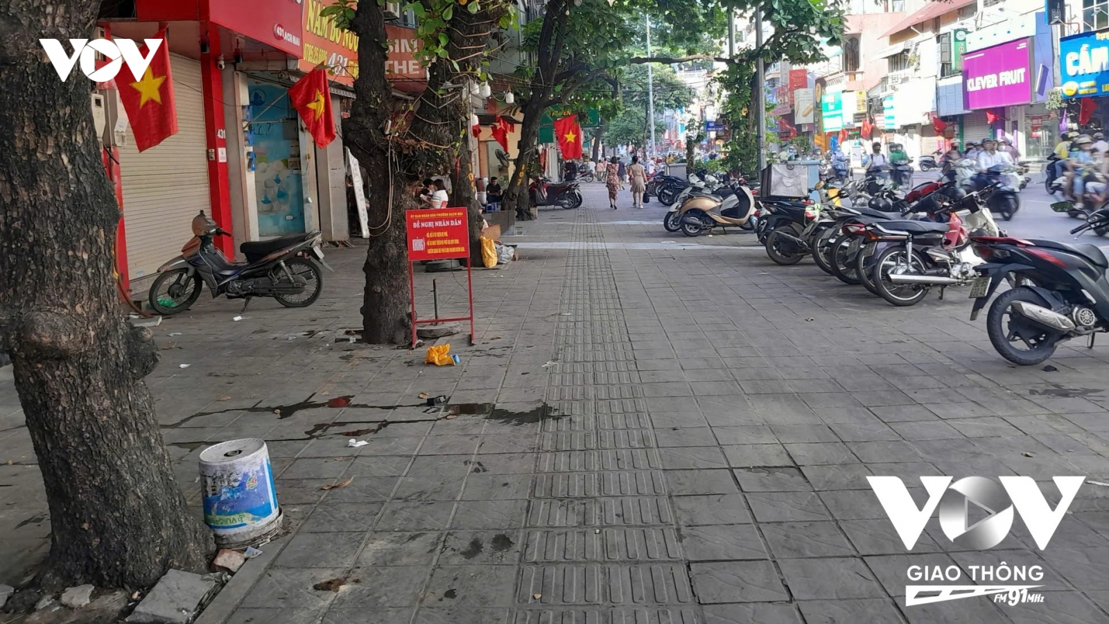 Xử lý lấn chiếm vỉa hè Hà Nội: Giảm hẳn bàn ghế tràn vỉa hè, hàng quán thích nghi