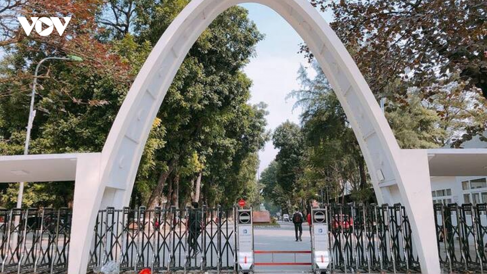 Chuyện ít biết về cổng Parabol - biểu tượng của ĐH Bách khoa Hà Nội