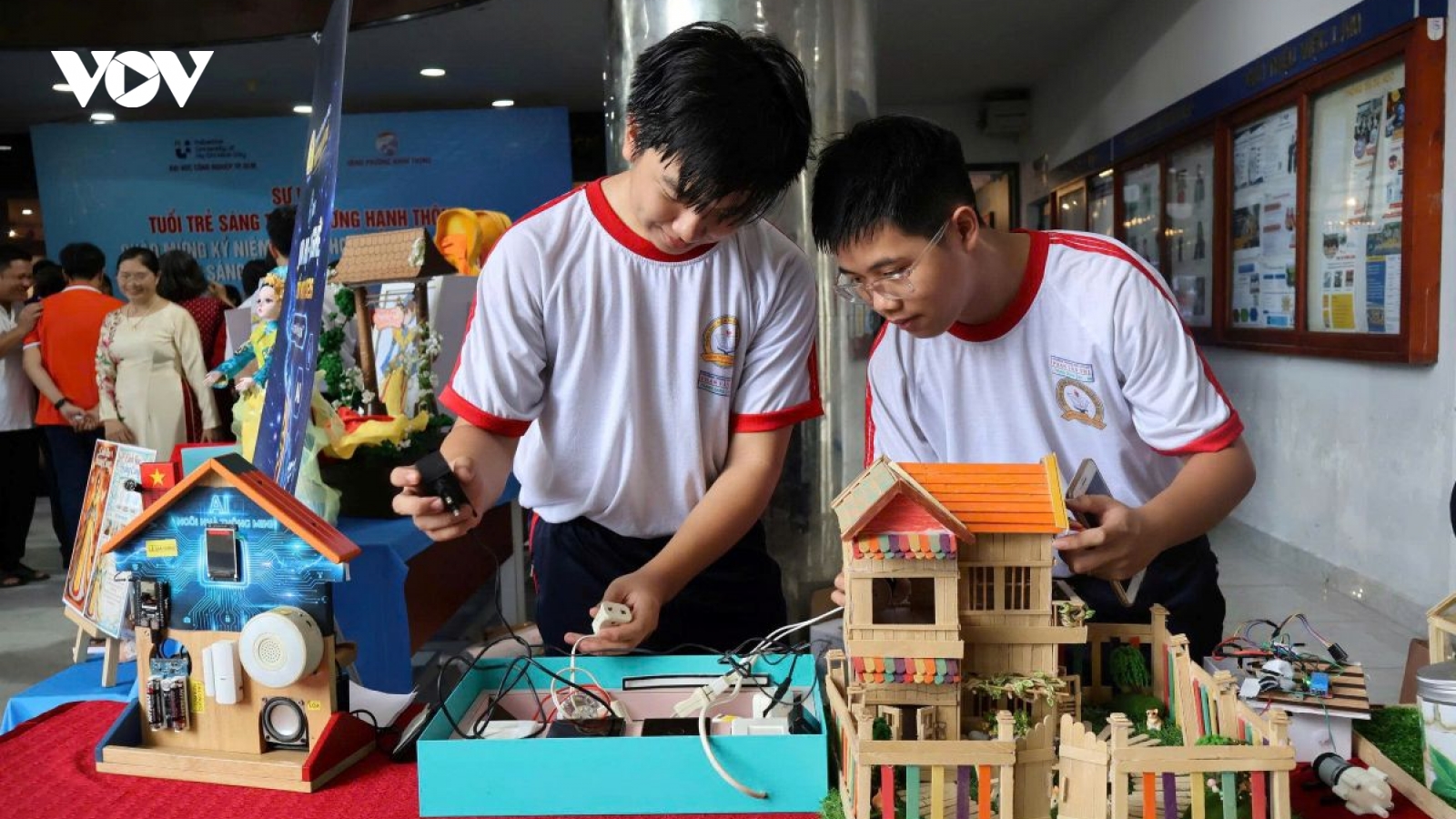 Khi học sinh “chạm” vào công nghệ bằng những sản phẩm thực tiễn