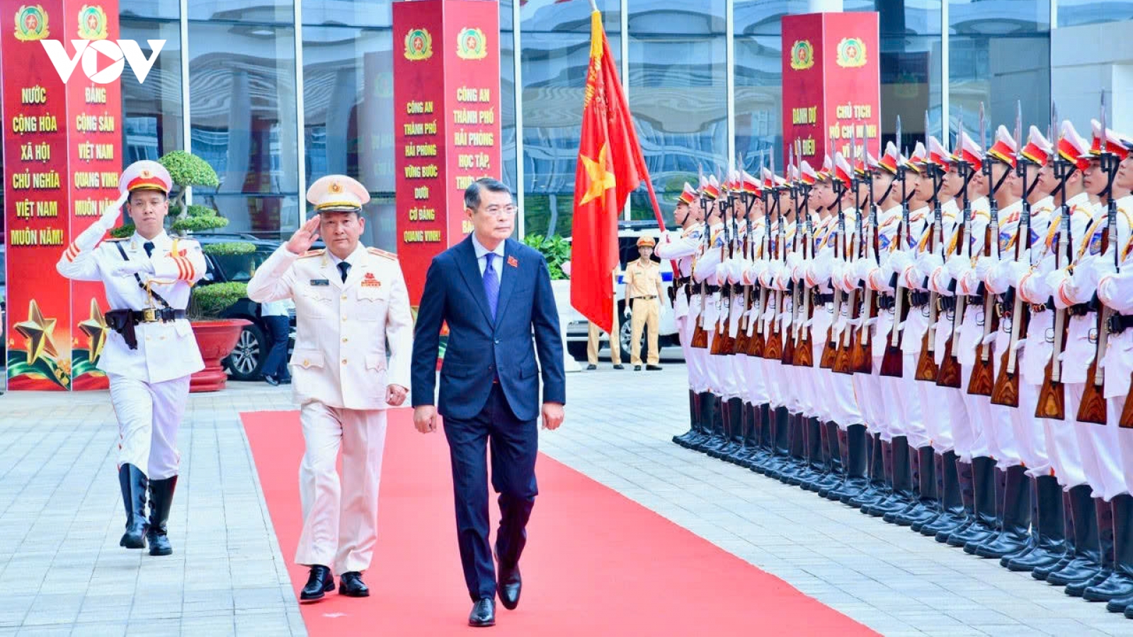 Thủ tướng dự lễ đón nhận danh hiệu Anh hùng LLVTND của Công an Hải Phòng