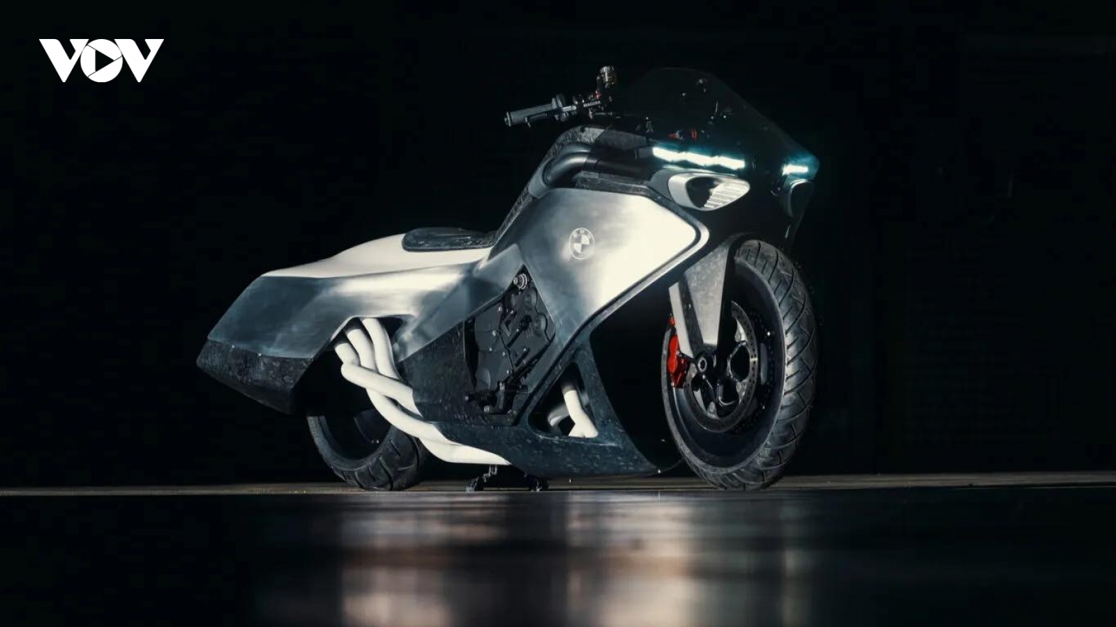 Mô tô concept 6 xi-lanh BMW Vision K18 "cực dị" ra mắt