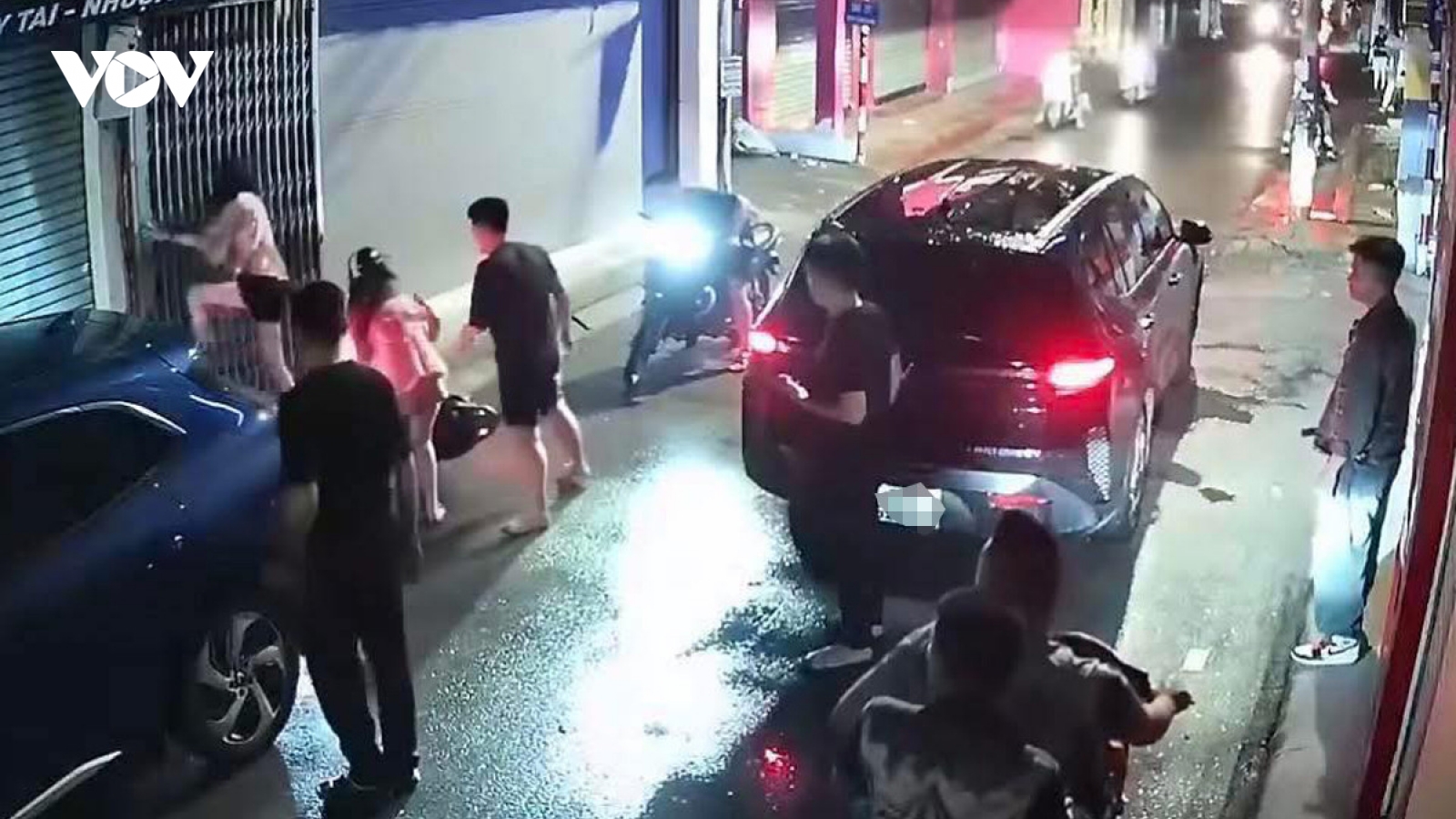 Thông tin bất ngờ vụ hai cô gái bị đuổi đánh trong đêm ở Hà Nội
