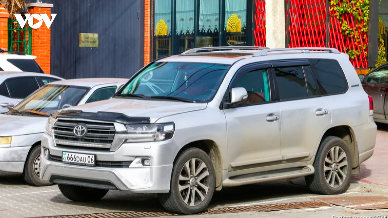 Top 5 mẫu ô tô giữ giá nhất sau 5 năm sử dụng: Toyota chiếm 4 vị trí