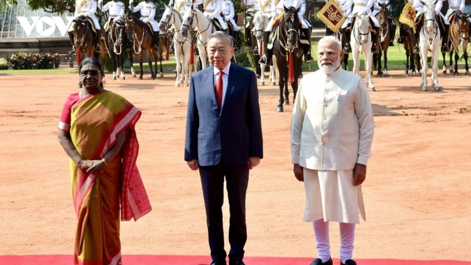 India hosts official welcome ceremony for Vietnam's top leader