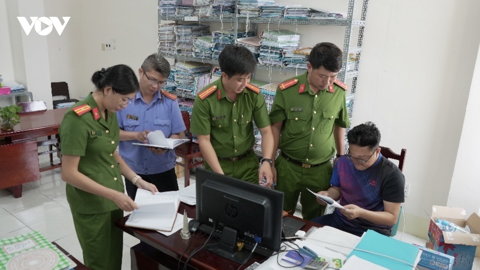 Cần Thơ: Khởi tố, tạm giam cán bộ thuế nhận 100 triệu đồng của doanh nghiệp