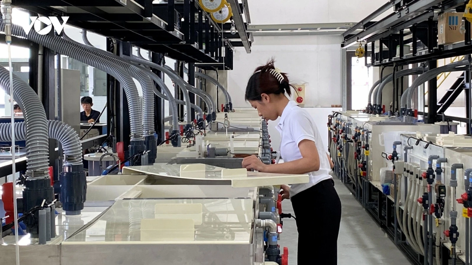 Đổi mới tư duy về phát triển nguồn nhân lực cho tăng trưởng 2 con số
