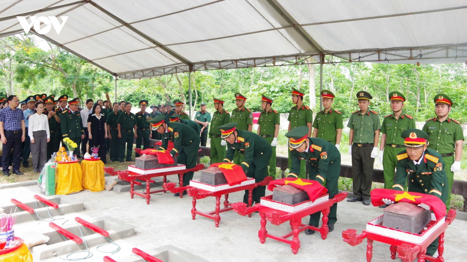 Truy điệu và an táng 5 hài cốt liệt sĩ tại tỉnh Quảng Trị