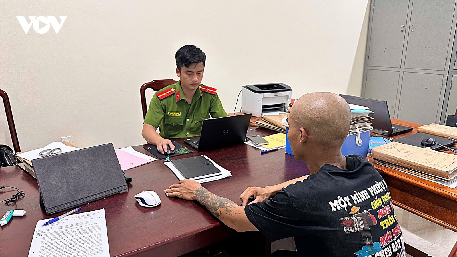 Triệu tập người đàn ông livestream chửi bới, dọa đánh mẹ ở Hà Tĩnh