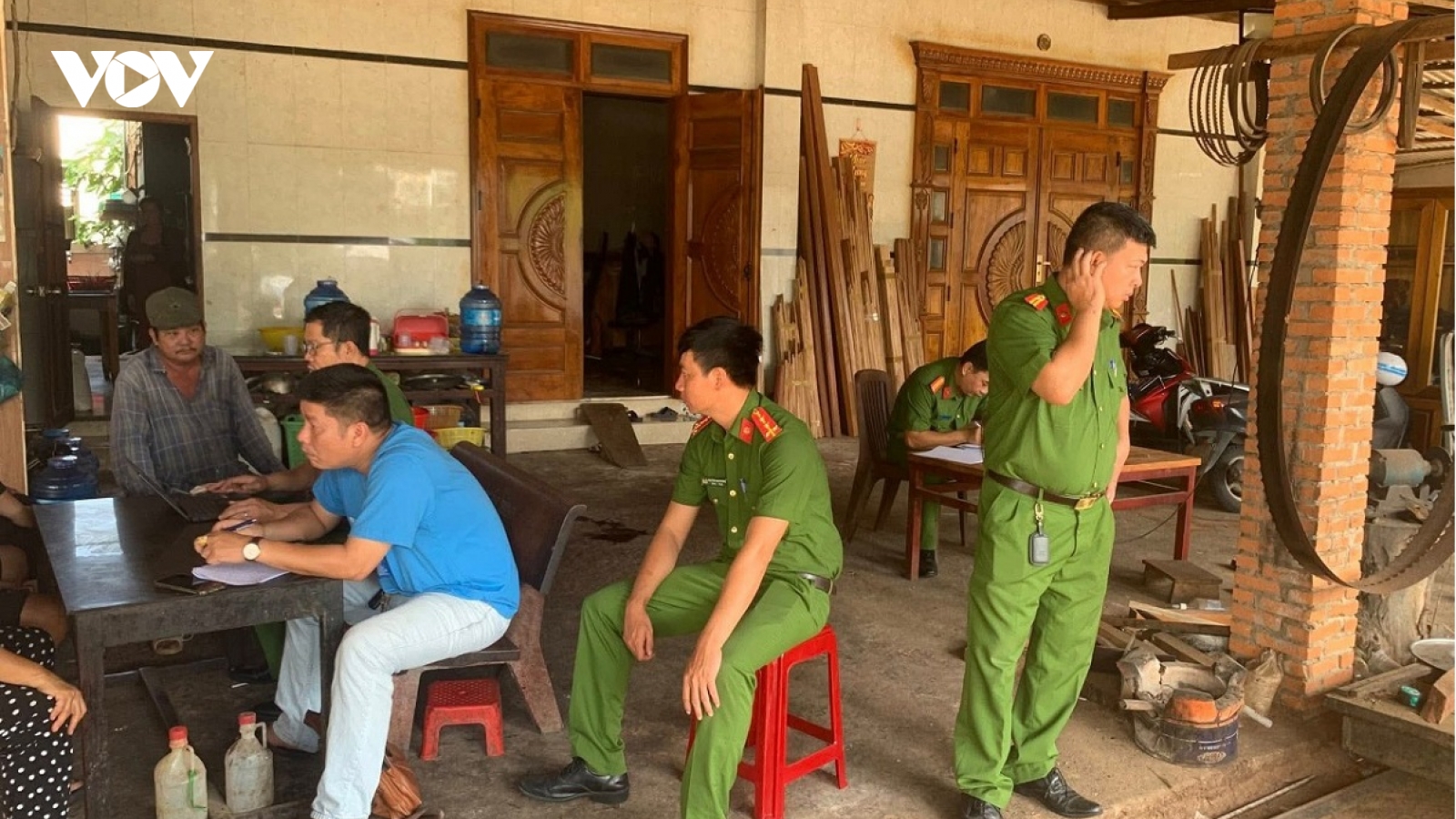 Phát hiện người đàn ông tử vong, trên ngực còn cắm con dao