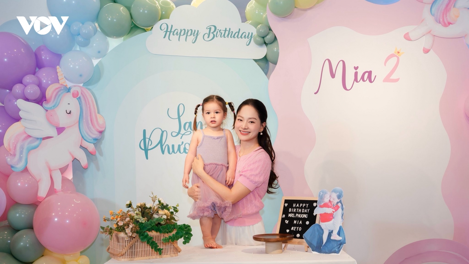 Sao Việt 6/5: Lan Phương vỡ òa sau phúc thẩm, dàn mỹ nhân đọ sắc rực rỡ