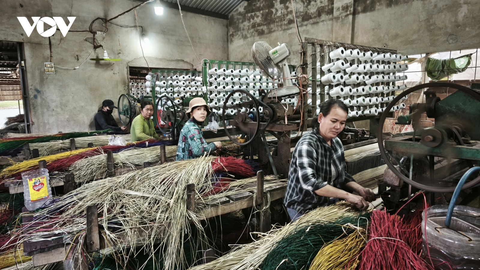Về Ô Loan nghe tiếng khung cửi và câu chuyện giữ nghề