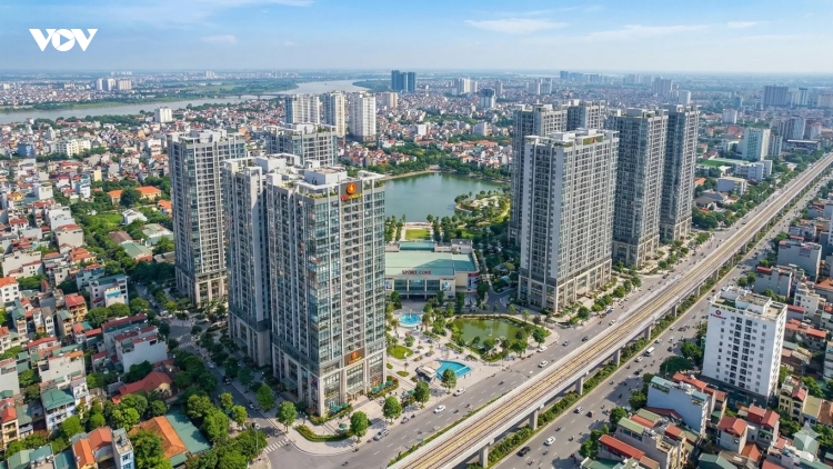 Bất chấp thị trường chững, chung cư cao cấp vẫn ồ ạt mở bán