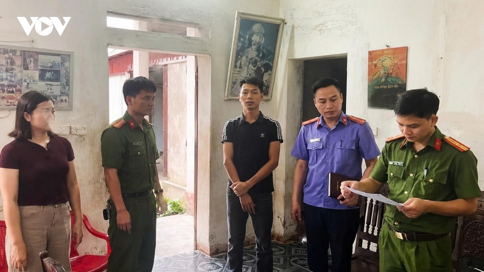 Khởi tố đối tượng sản xuất hơn 10.000 sản phẩm mỹ phẩm giả ở Ninh Bình