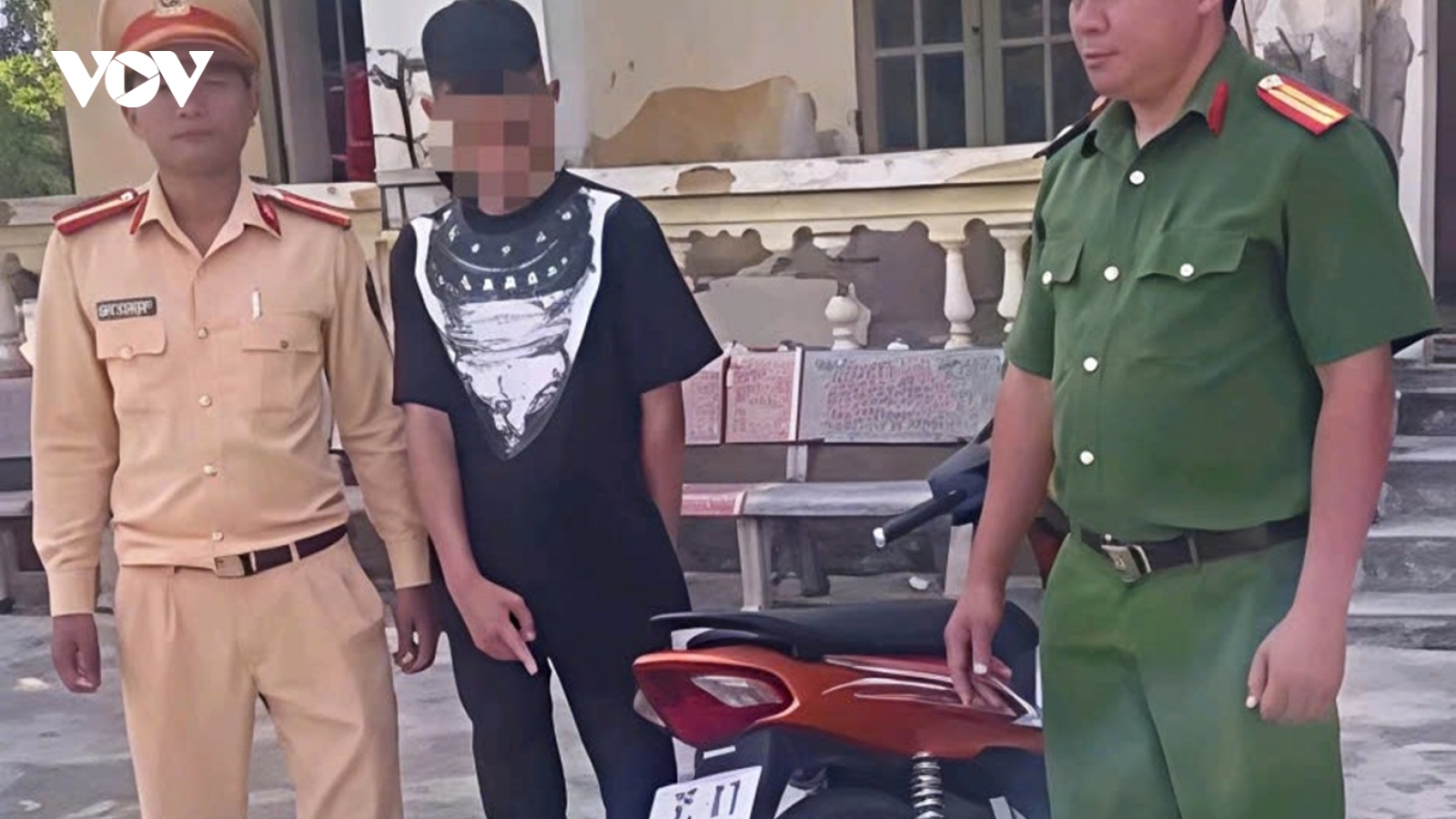 Xác minh, xử lý thanh niên bốc đầu xe máy từ clip trên mạng xã hội