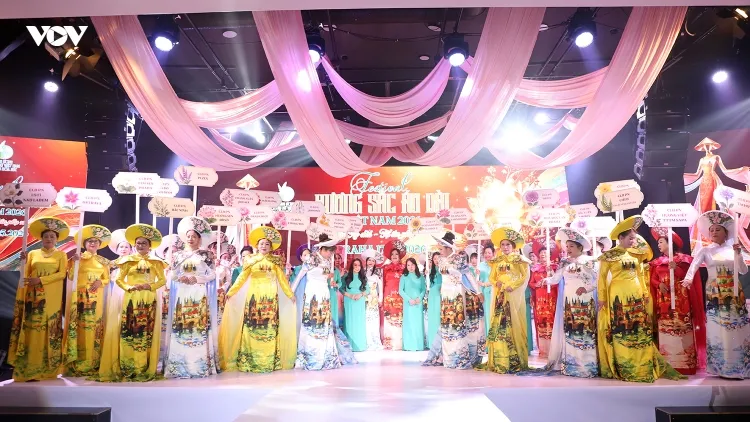 Rực rỡ Festival “Hương sắc Áo dài Việt Nam 2026” tại Cộng hòa Séc
