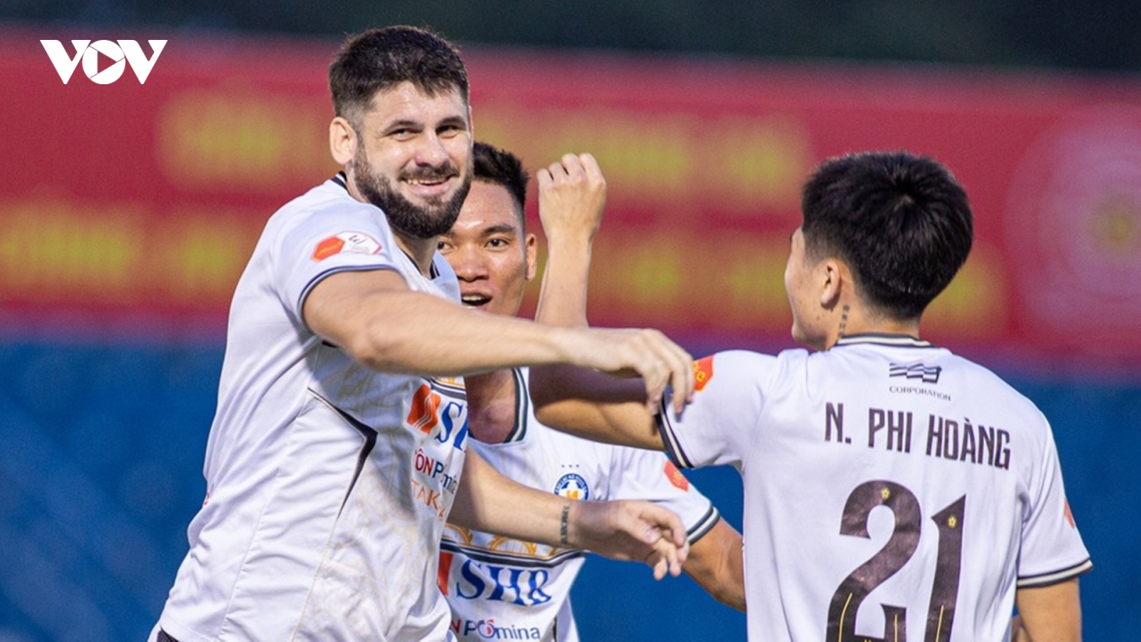 Bảng xếp hạng V-League mới nhất: Đà Nẵng tạm thoát cảnh "đội sổ"