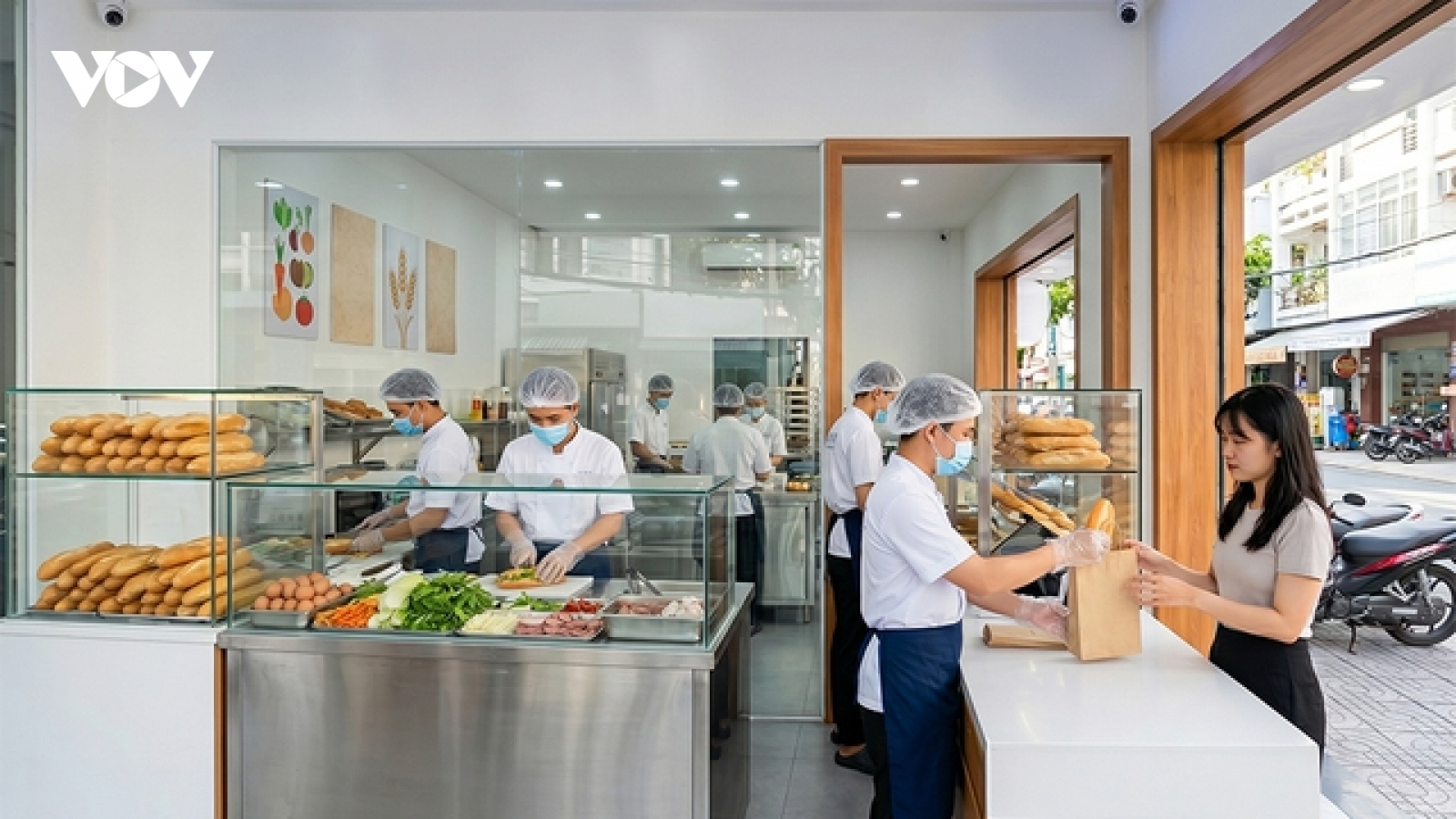 Nguy cơ ngộ độc bánh mì mùa nóng: Đừng bỏ qua các dấu hiệu này khi mua