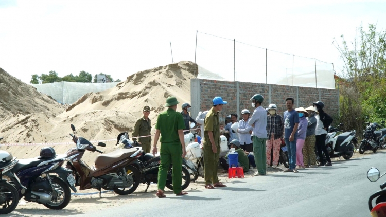 Cà Mau tìm thấy thi thể bé gái mất tích trong vụ chìm ghe chở gạch