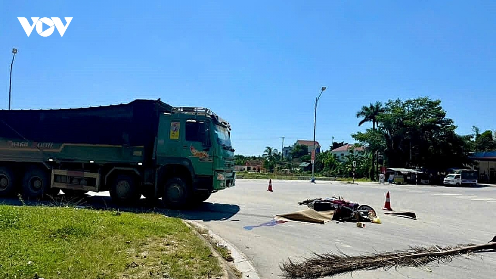 Va chạm với xe tải, người đàn ông đi xe máy tử vong tại chỗ