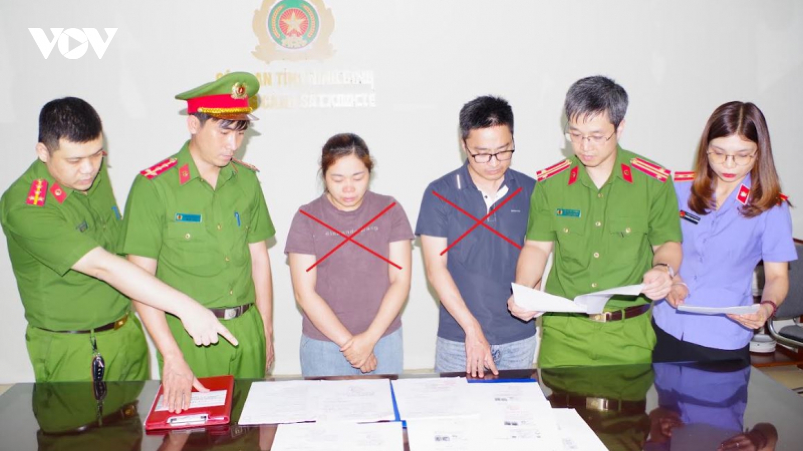 Khởi tố cặp đôi làm giả hồ sơ mua nhà ở xã hội
