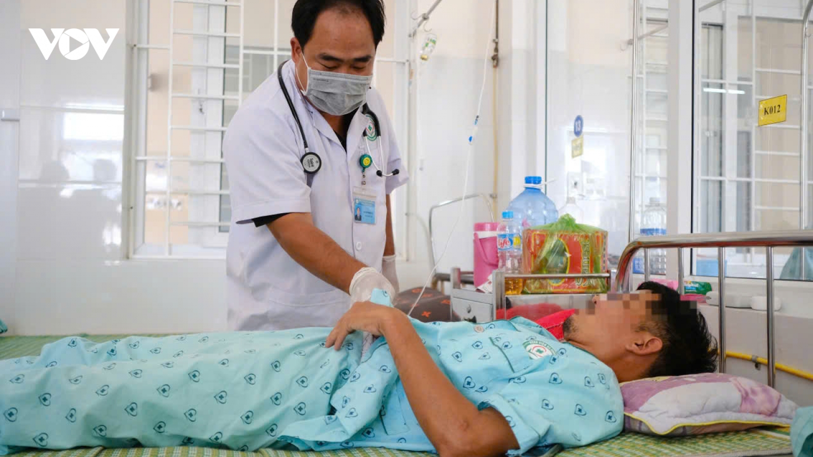 Làm rõ vụ 75 người nghi bị ngộ độc thực phẩm sau khi ăn bánh mì ở Gia Lai