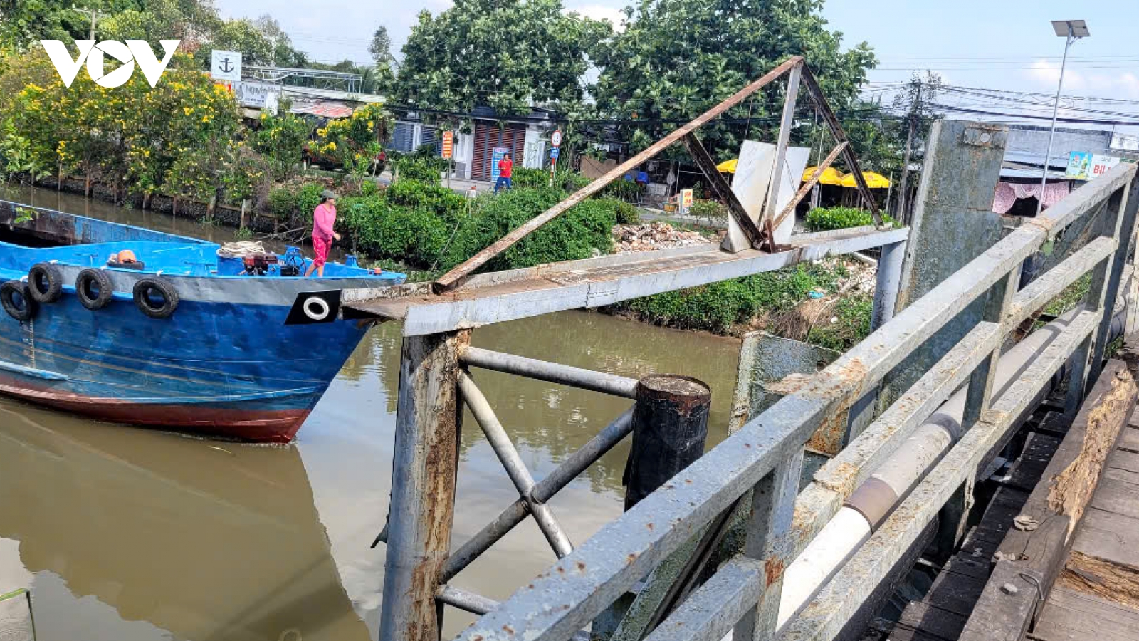 Người dân thấp thỏm lo tai nạn vì cầu, đường xuống cấp ở vùng Đồng Tháp Mười