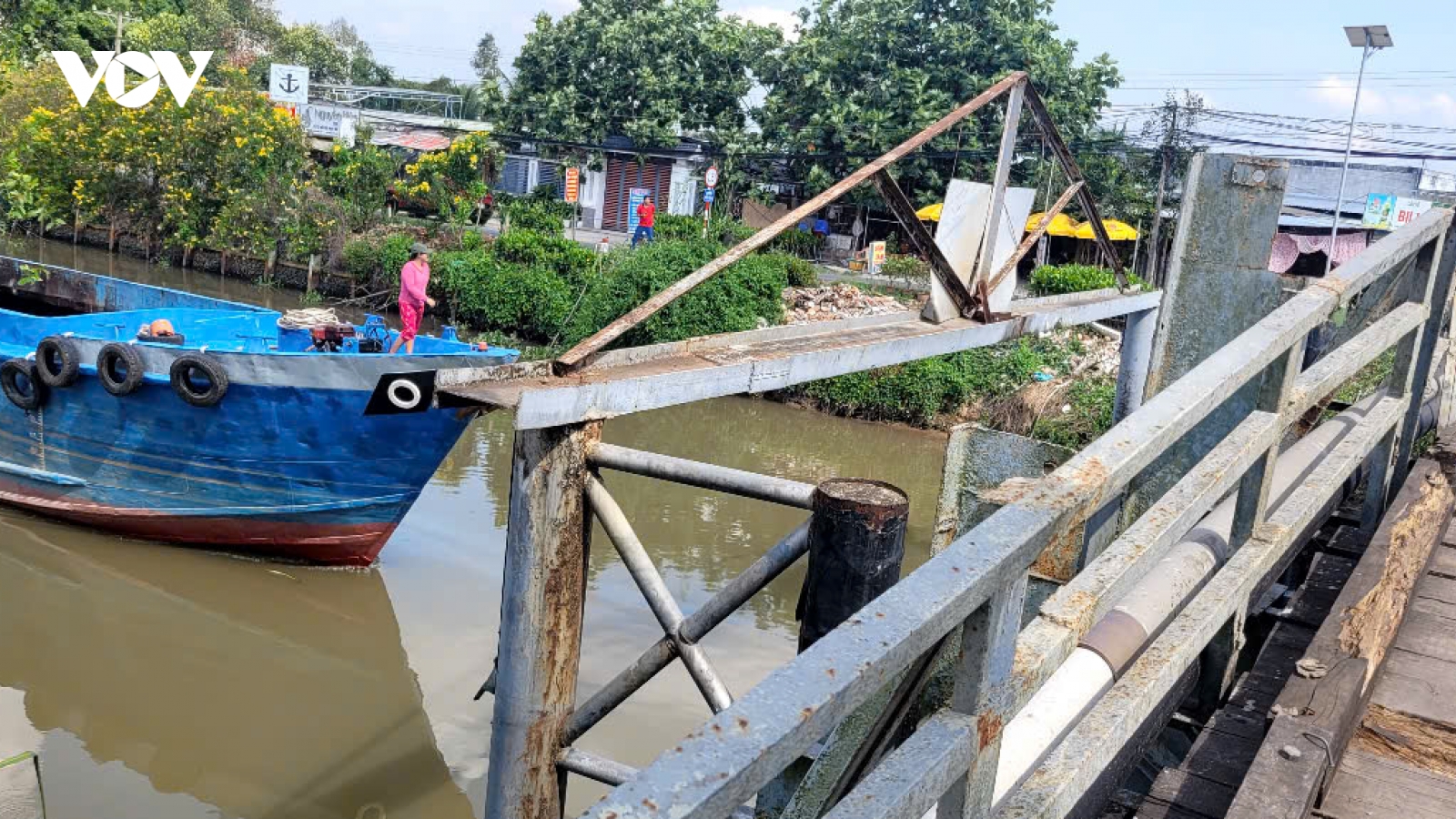 Người dân thấp thỏm lo tai nạn vì cầu, đường xuống cấp ở vùng Đồng Tháp Mười