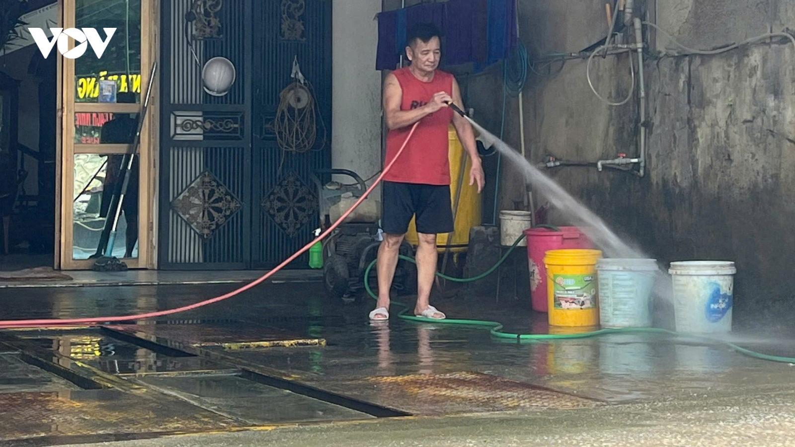 Thi công công trình làm nước và chất thải ập vào nhà dân ở Yên Bình, Lào Cai