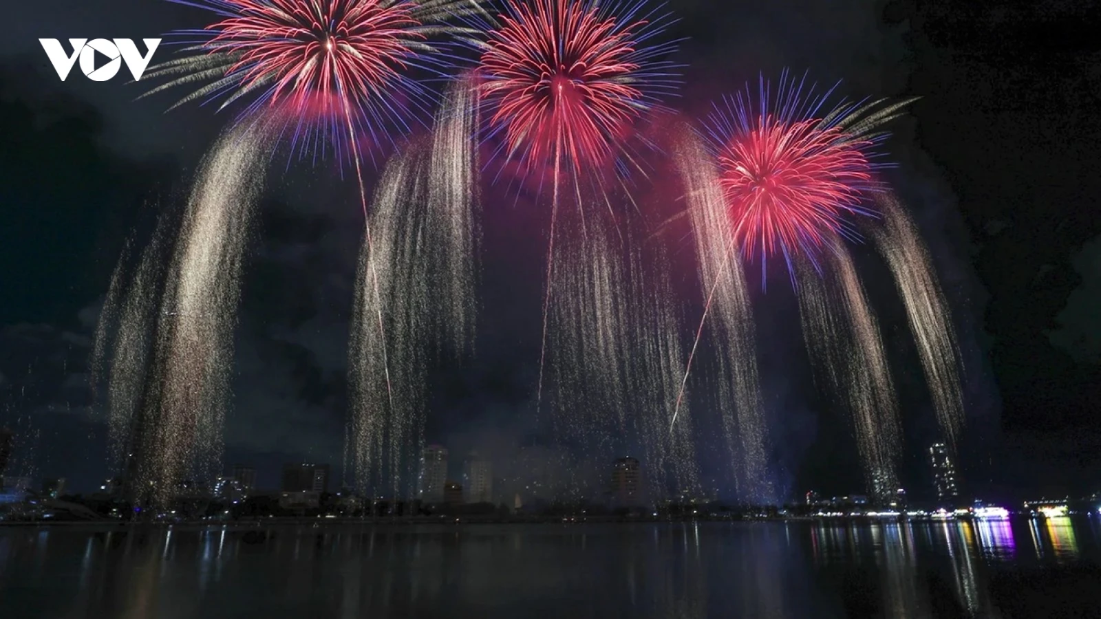 China wows spectators with spectacular fireworks show at DIFF 2026