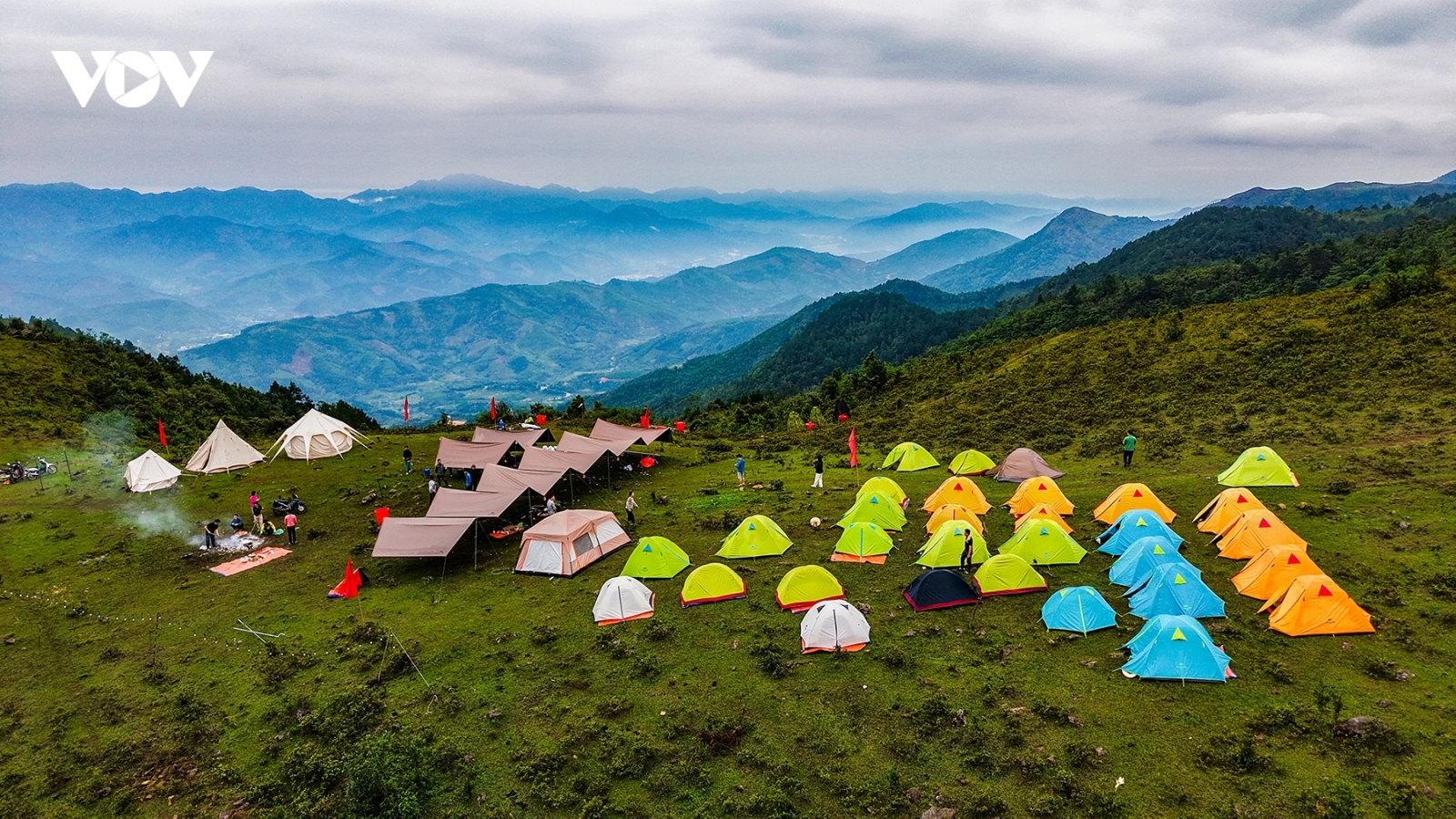 Du lịch Quảng Ninh: Chinh phục đỉnh Cao Xiêm hùng vĩ