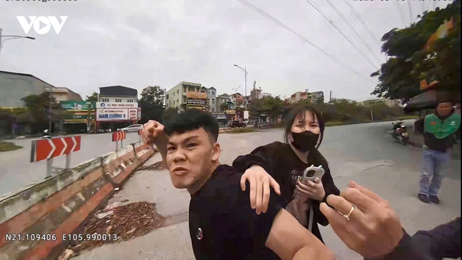Bắt tạm giam thanh niên lao xe, tấn công cảnh sát giao thông ở Bắc Ninh