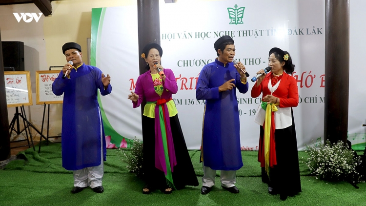 Nghệ thuật dân gian hội tụ trong chương trình "Muôn triệu trái tim nhớ Bác"