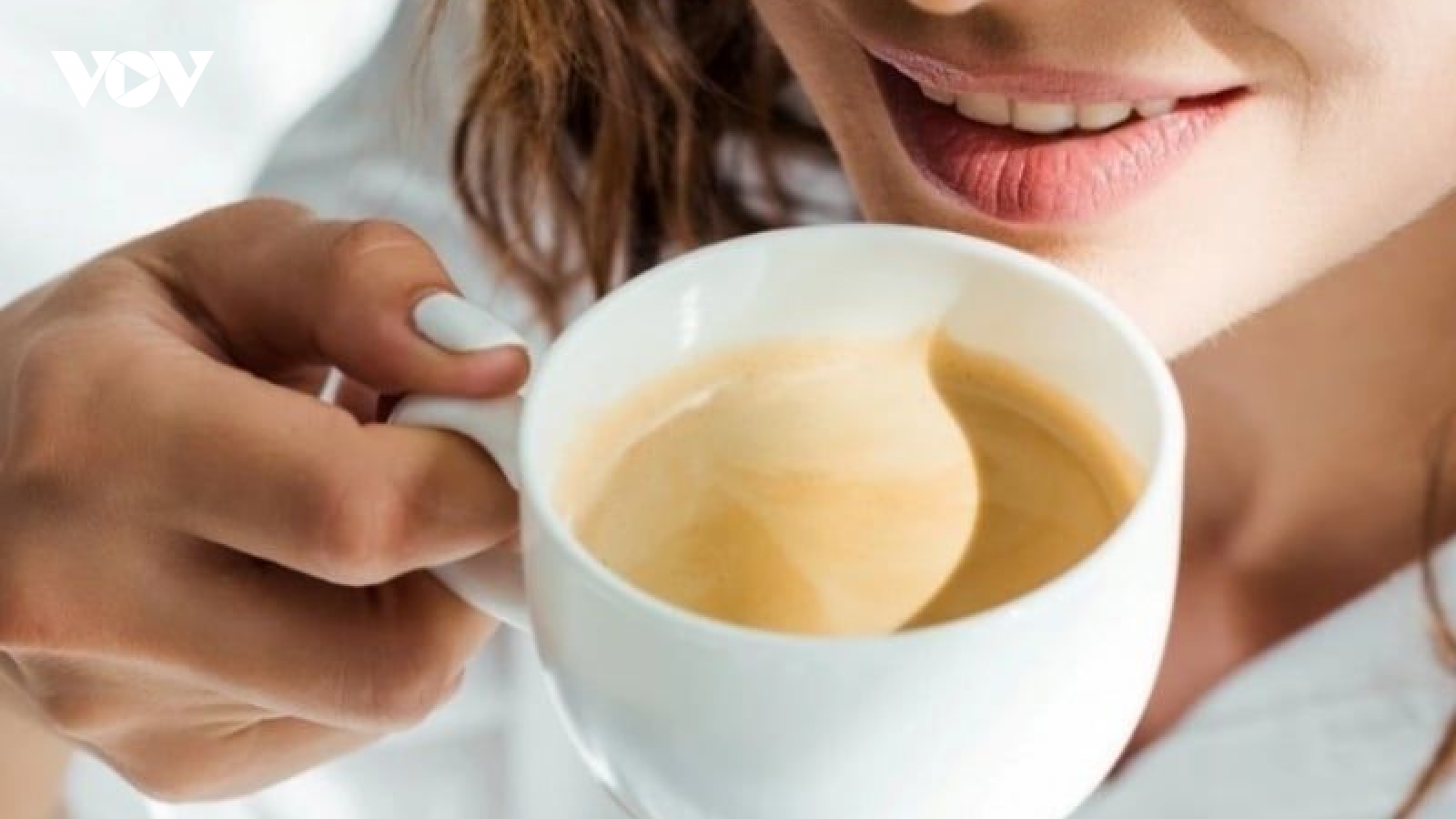 Thích uống cà phê nhưng sợ răng ố vàng? Hãy làm 5 điều này
