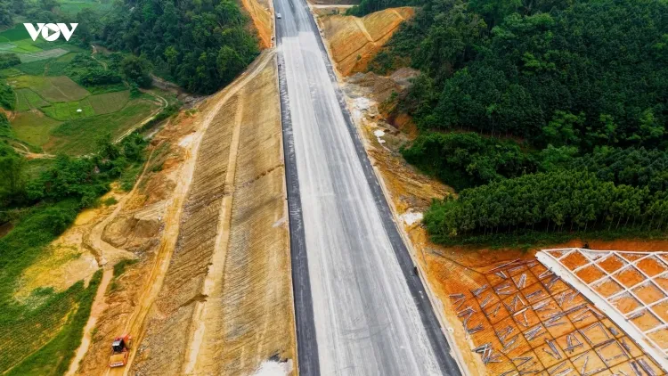 Đề xuất thêm 3 tuyến cao tốc chiến lược hơn 850km kết nối Bắc Bộ và Tây Nguyên