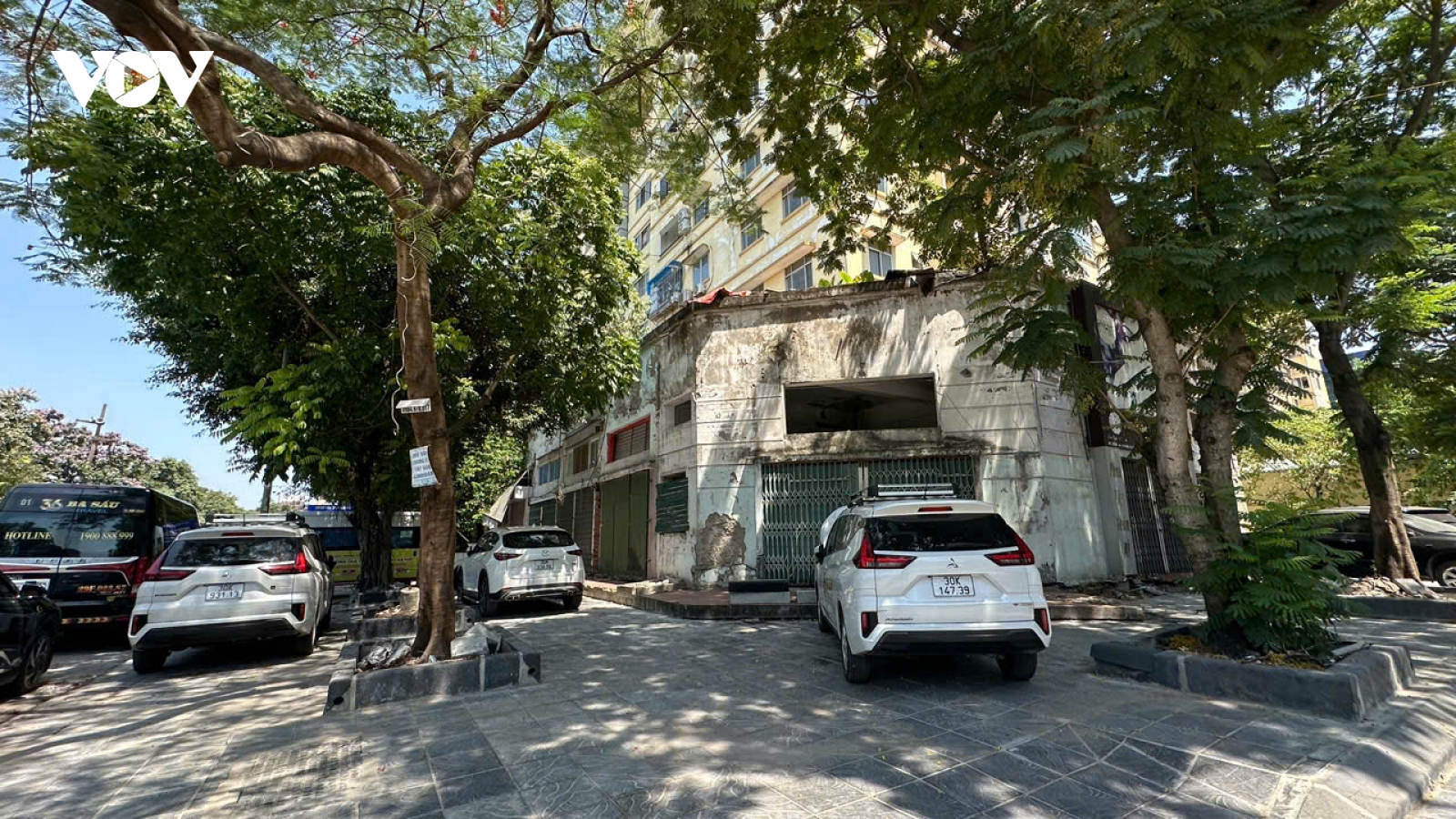 Ki ốt khu tái định cư tại Hà Nội bị bỏ hoang, xuống cấp nhếch nhác và lãng phí