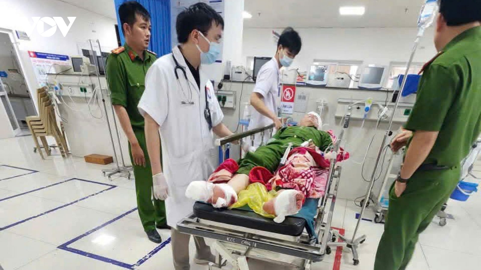 Cán bộ công an bị chém trọng thương đã qua cơn nguy kịch