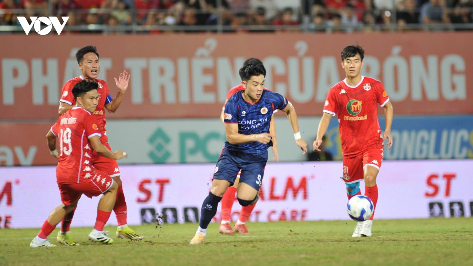 Đội hình tiêu biểu vòng 21 V-League: Nổi bật Đình Bắc, vinh danh các nội binh