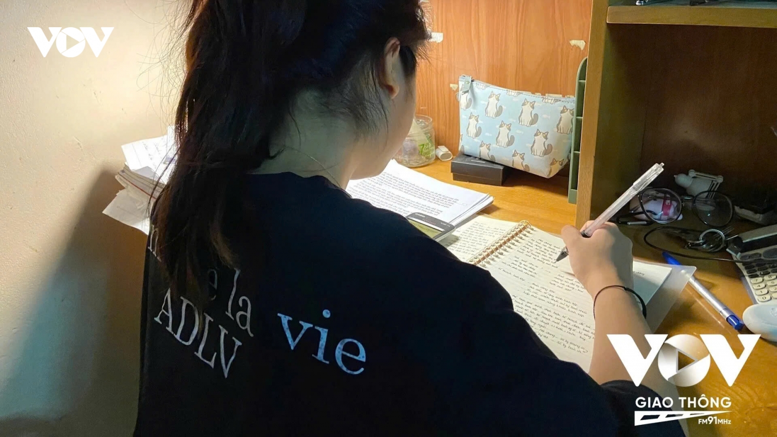 Siết thu tiền điện nhà trọ: Người thuê ngại phản ánh, làm sao để giám sát, xử lý?