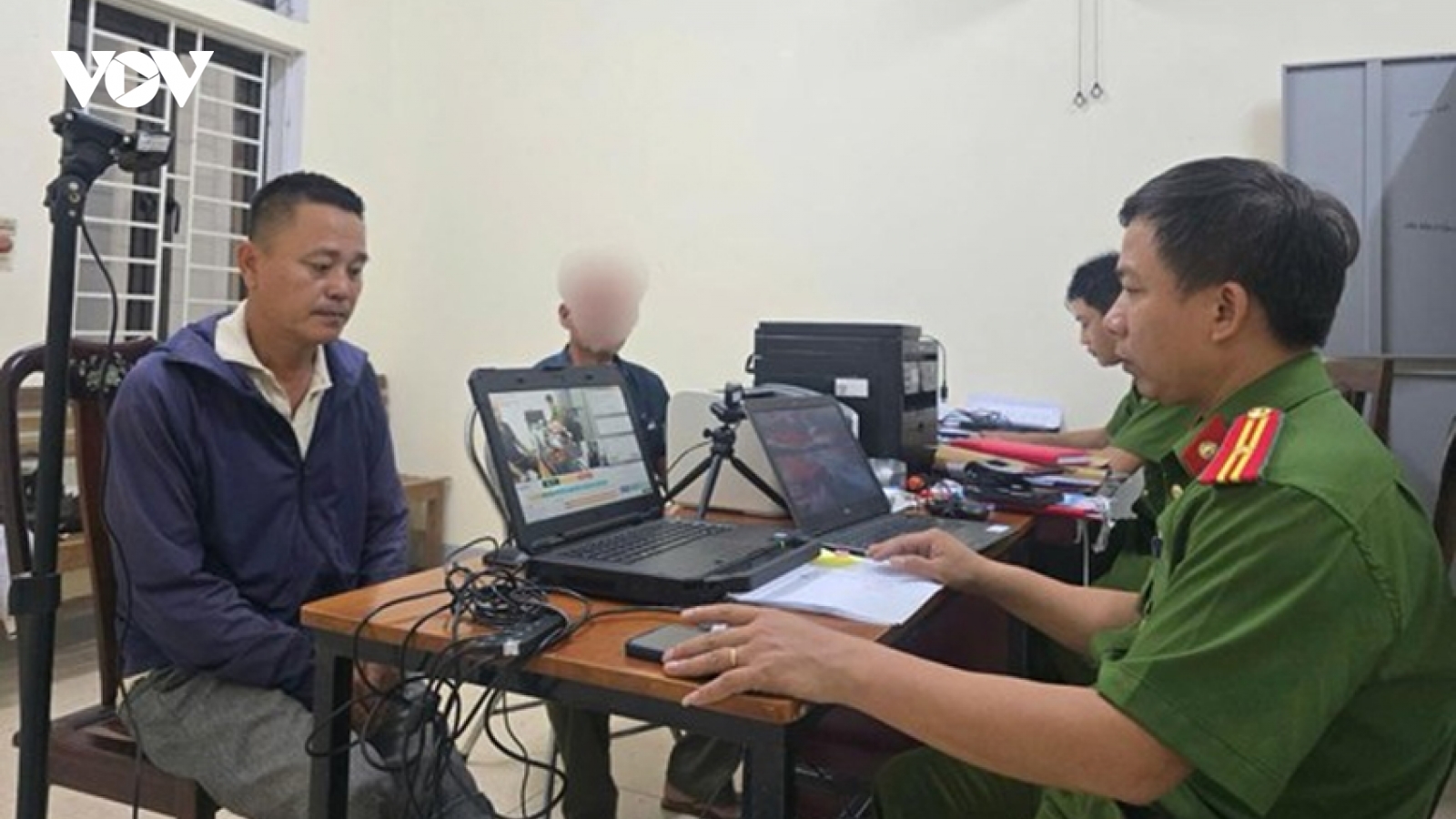Bắt tạm giam người đàn ông đánh hàng xóm, gây tổn thương 38%