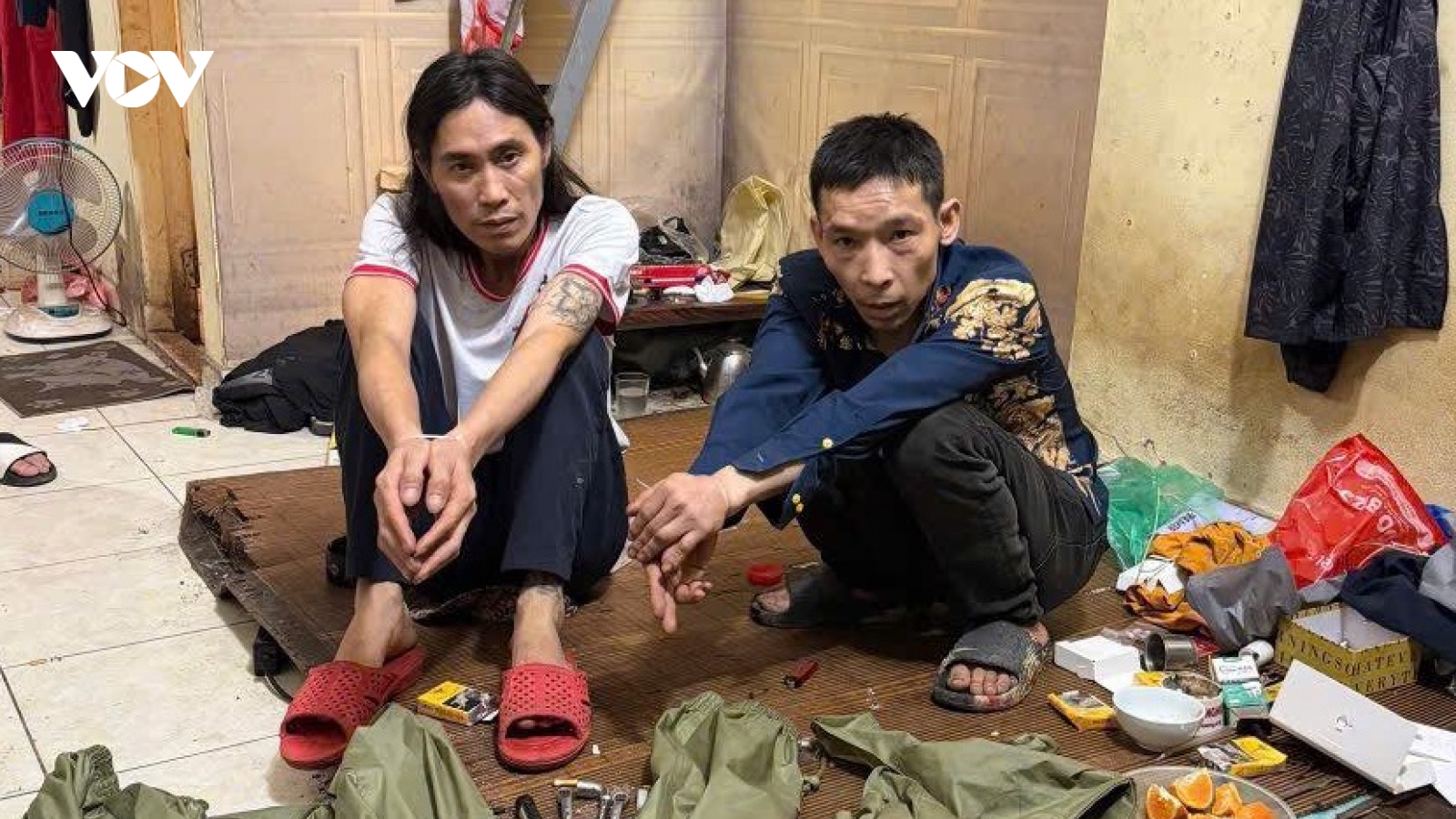 Bắt nhóm trộm cần gạt mưa ô tô, gây thiệt hại 40 triệu đồng