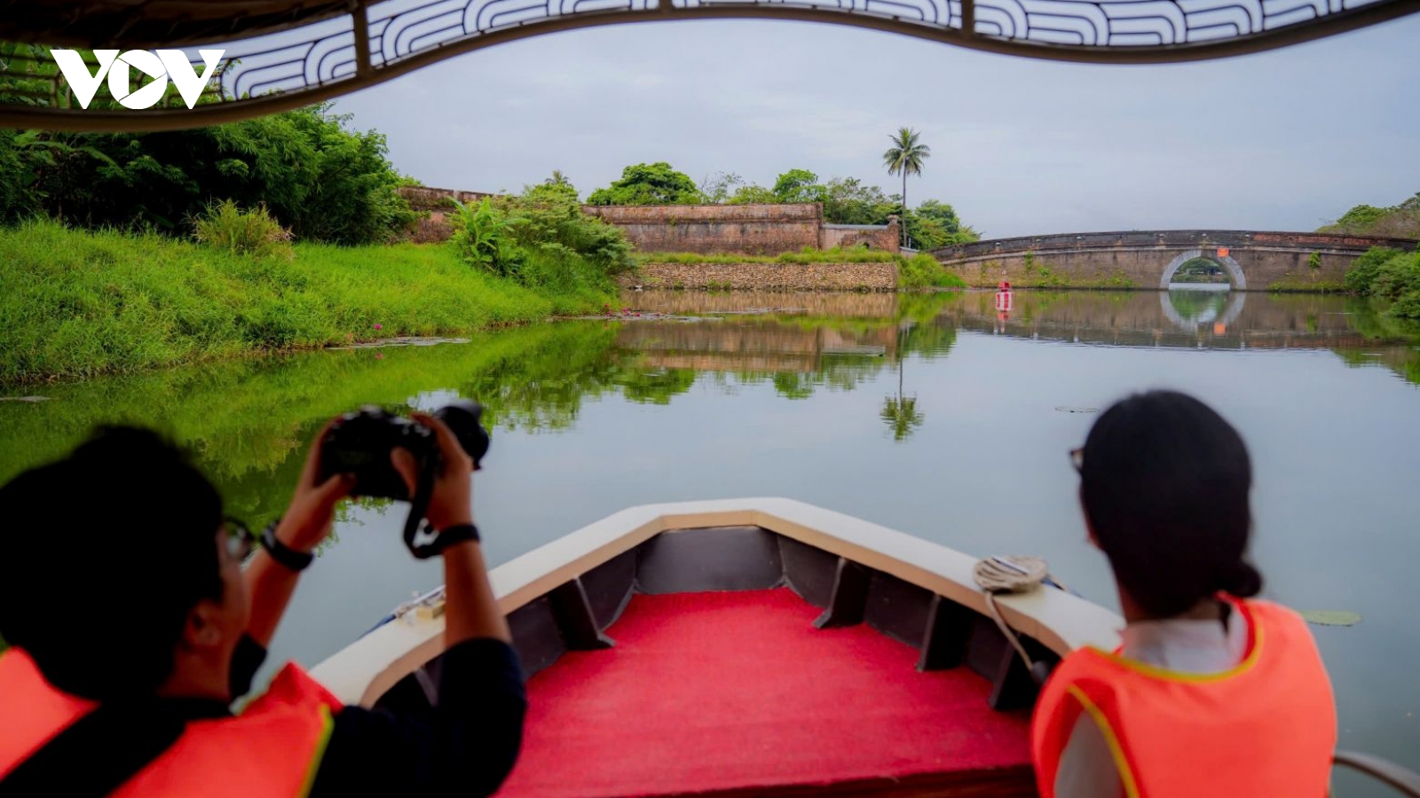 Huế vận hành thí điểm tour thuyền điện “xanh” trên 3 dòng sông