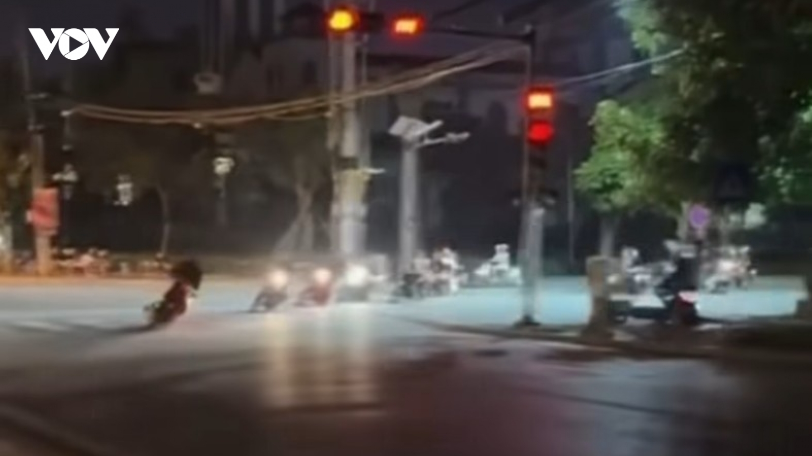 Xác định nhóm thanh thiếu niên lái xe gây náo loạn quanh hồ Vị Xuyên, Ninh Bình