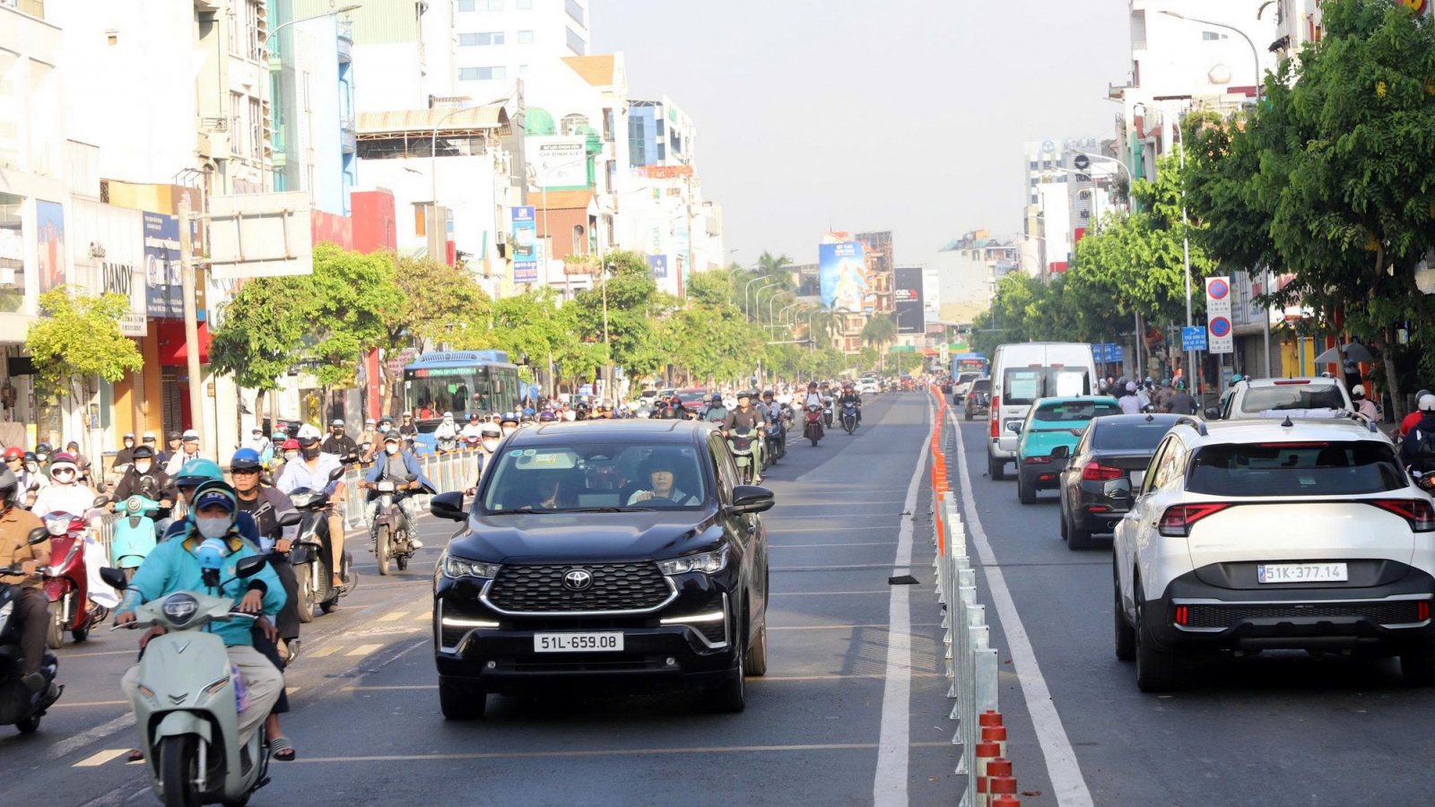Đường Cộng Hòa thông thoáng trong ngày thử nghiệm phương án phân làn linh hoạt