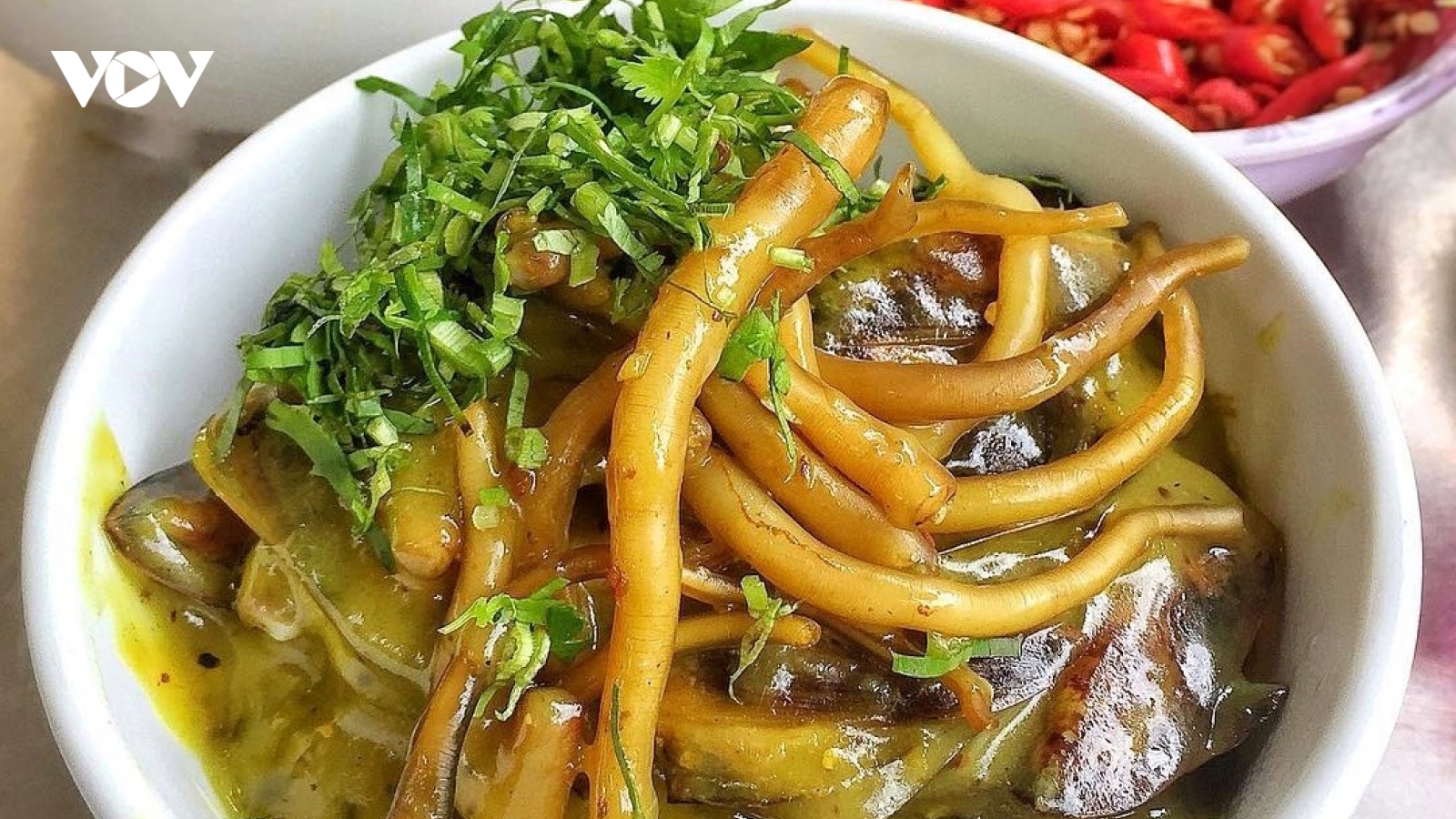 Đặc sản vùi mình trong cát trông “đáng sợ” nhưng rất hút thực khách