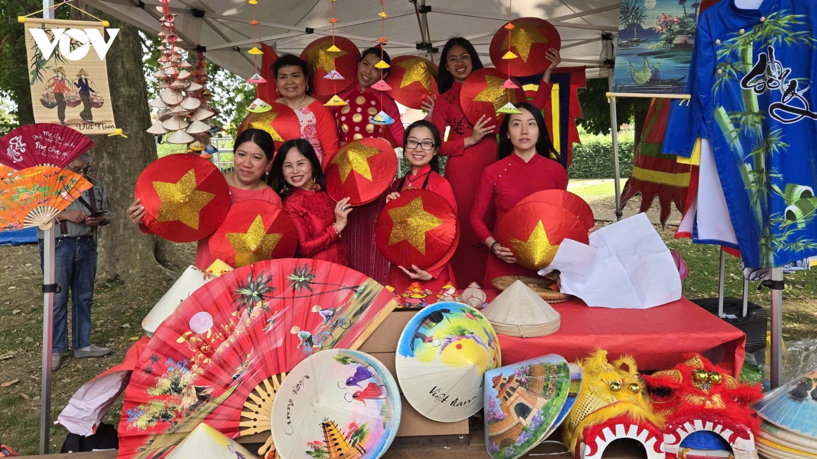 Lan tỏa văn hóa Việt tại Italia bằng tình yêu quê hương và gia đình