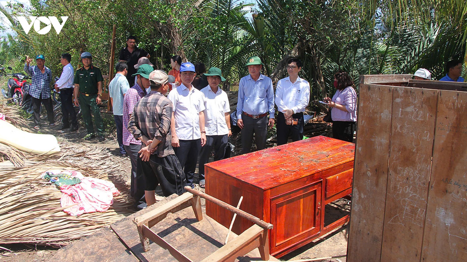 Thăm hỏi động viên, trao hỗ trợ cho các hộ dân thiệt hại do thiên tai tại Cà Mau