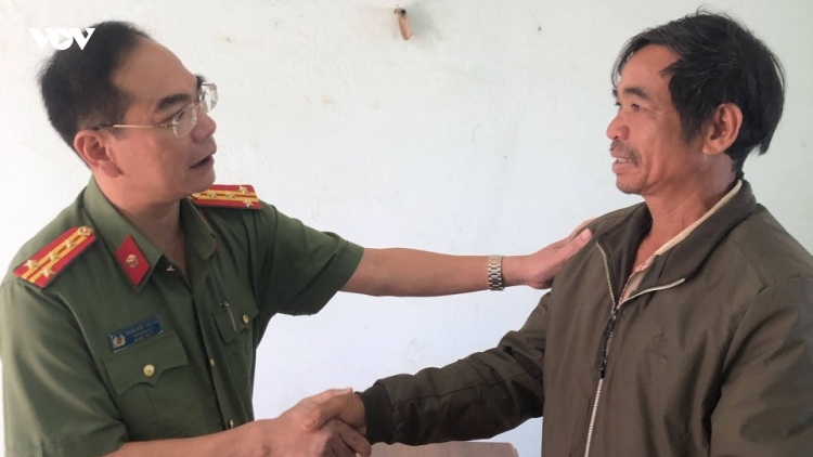 Giữ bình yên buôn làng từ "thế trận lòng dân"