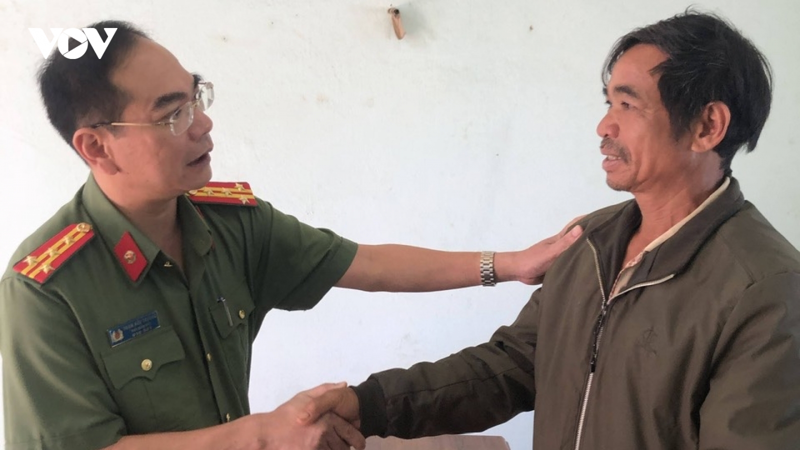 Giữ bình yên buôn làng từ "thế trận lòng dân"