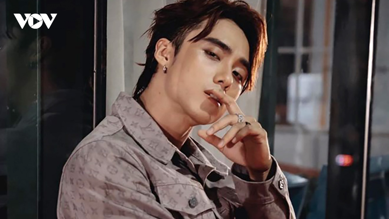 Sao Việt 7/5: Đại diện Hải Đăng Doo lên tiếng vụ clip ca sĩ sử dụng “bóng cười”